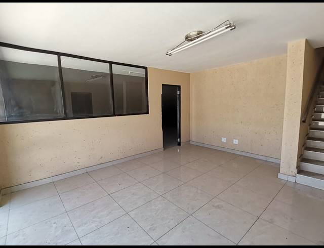 396M² WAREHOUSE TO LET IN POMONA